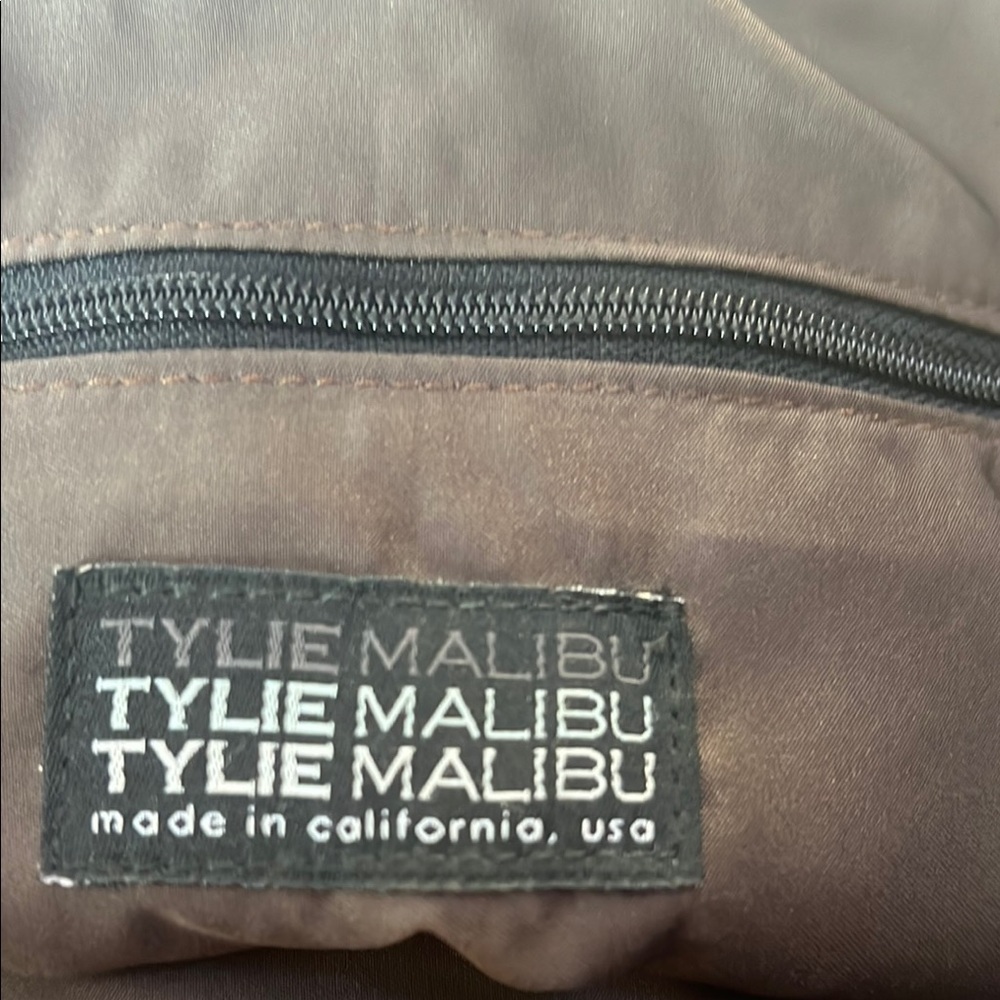 Tylie Malibu Brown Leather Shoulder Bag with Vintage Charm - Picture 10 of 10